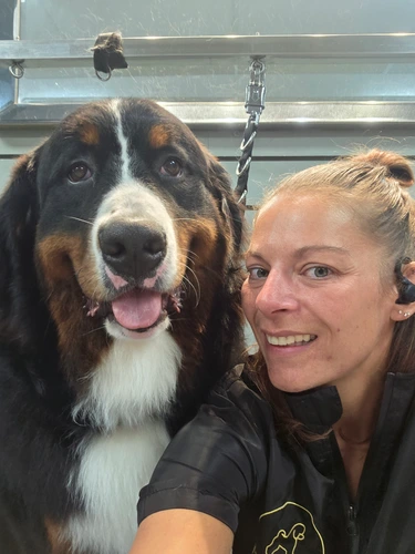 Professional portrait of Leanne Beard Morris, Lead Dog Groomer and Owner at Wizard of Paws Grooming.